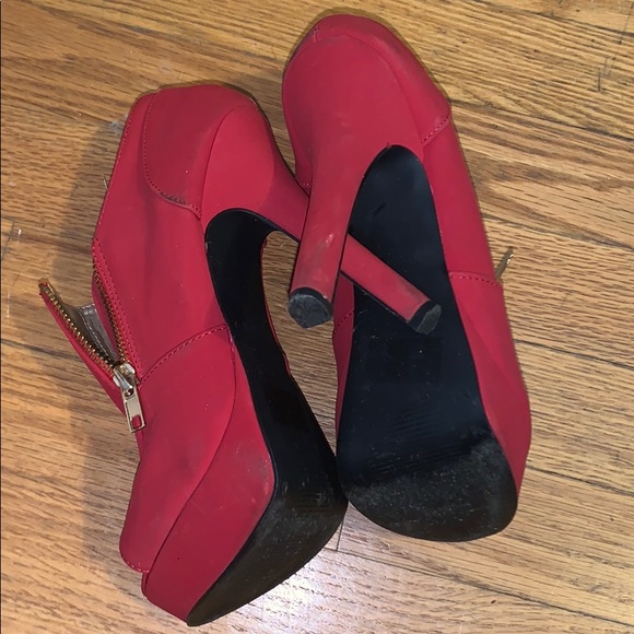 Red Heels - Picture 3 of 3